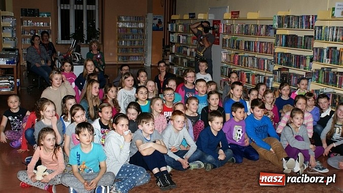 Zdjęcie w galerii na portalu naszraciborz.pl: Raciborska noc z Andersenem  wiadomości z regionu