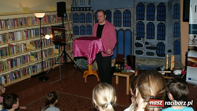 Zdjęcie w galerii na portalu naszraciborz.pl: Raciborska noc z Andersenem  wiadomości z regionu