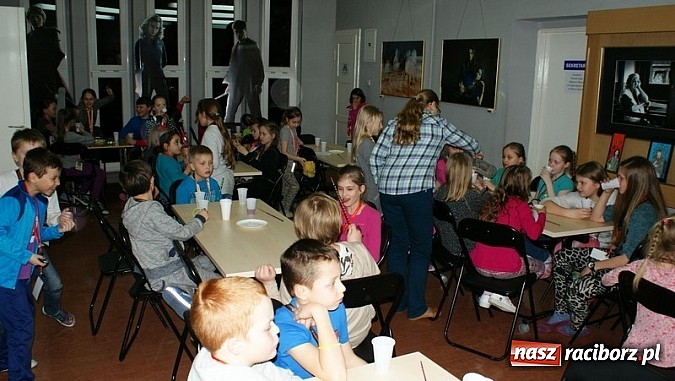 Zdjęcie w galerii na portalu naszraciborz.pl: Raciborska noc z Andersenem  wiadomości z regionu