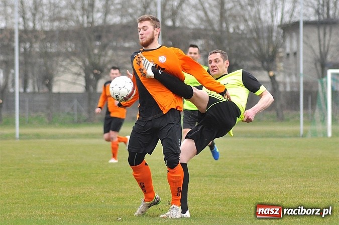 Zdjęcie w galerii na portalu naszraciborz.pl: Emocje do ostatnich minut. Rafako lepsze od Gołkowic wiadomości z regionu