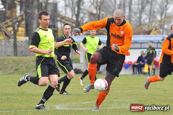 Zdjęcie w galerii na portalu naszraciborz.pl: Emocje do ostatnich minut. Rafako lepsze od Gołkowic wiadomości z regionu