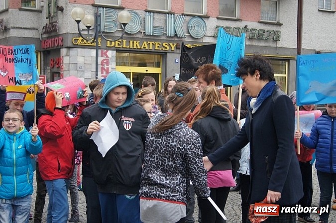 Zdjęcie w galerii na portalu naszraciborz.pl: Godzina dla Ziemi w SP 4 wiadomości z regionu