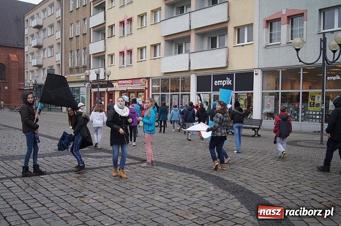 Zdjęcie w galerii na portalu naszraciborz.pl: Godzina dla Ziemi w SP 4 wiadomości z regionu