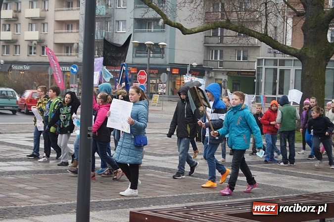 Zdjęcie w galerii na portalu naszraciborz.pl: Godzina dla Ziemi w SP 4 wiadomości z regionu