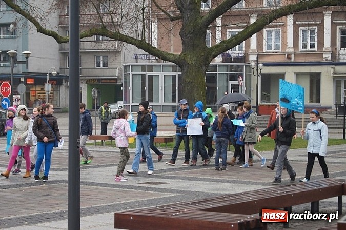 Zdjęcie w galerii na portalu naszraciborz.pl: Godzina dla Ziemi w SP 4 wiadomości z regionu