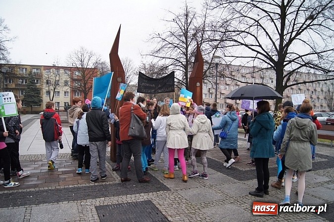 Zdjęcie w galerii na portalu naszraciborz.pl: Godzina dla Ziemi w SP 4 wiadomości z regionu