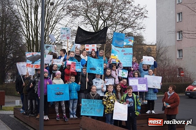 Zdjęcie w galerii na portalu naszraciborz.pl: Godzina dla Ziemi w SP 4 wiadomości z regionu