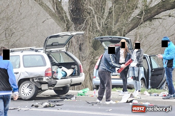Zdjęcie w galerii na portalu naszraciborz.pl: Na Rybnickiej zderzyły się dwa fordy mondeo wiadomości z regionu