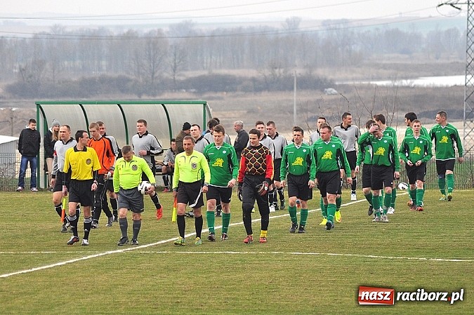 Zdjęcie w galerii na portalu naszraciborz.pl: B klasa: Podział punktów w hicie kolejki wiadomości z regionu