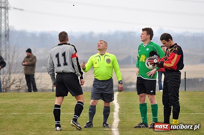 Zdjęcie w galerii na portalu naszraciborz.pl: B klasa: Podział punktów w hicie kolejki wiadomości z regionu