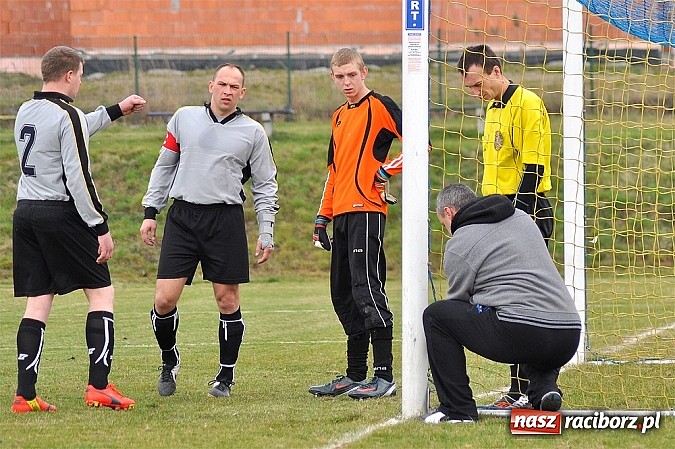 Zdjęcie w galerii na portalu naszraciborz.pl: B klasa: Podział punktów w hicie kolejki wiadomości z regionu