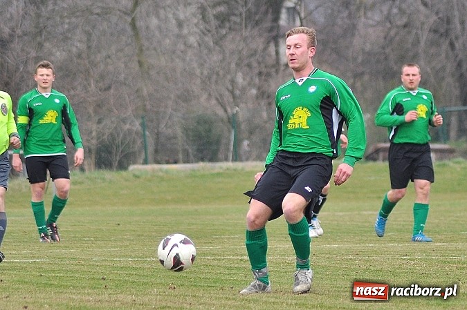 Zdjęcie w galerii na portalu naszraciborz.pl: B klasa: Podział punktów w hicie kolejki wiadomości z regionu