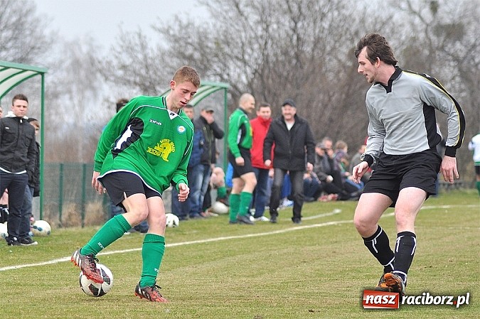 Zdjęcie w galerii na portalu naszraciborz.pl: B klasa: Podział punktów w hicie kolejki wiadomości z regionu