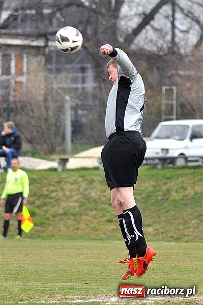 Zdjęcie w galerii na portalu naszraciborz.pl: B klasa: Podział punktów w hicie kolejki wiadomości z regionu