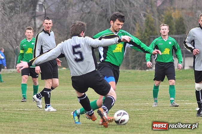 Zdjęcie w galerii na portalu naszraciborz.pl: B klasa: Podział punktów w hicie kolejki wiadomości z regionu