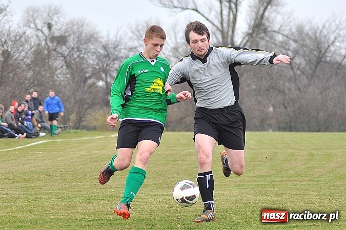 Zdjęcie w galerii na portalu naszraciborz.pl: B klasa: Podział punktów w hicie kolejki wiadomości z regionu