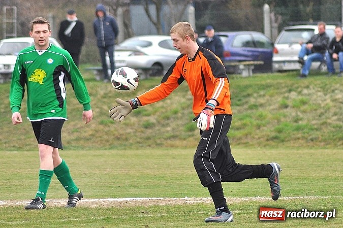 Zdjęcie w galerii na portalu naszraciborz.pl: B klasa: Podział punktów w hicie kolejki wiadomości z regionu