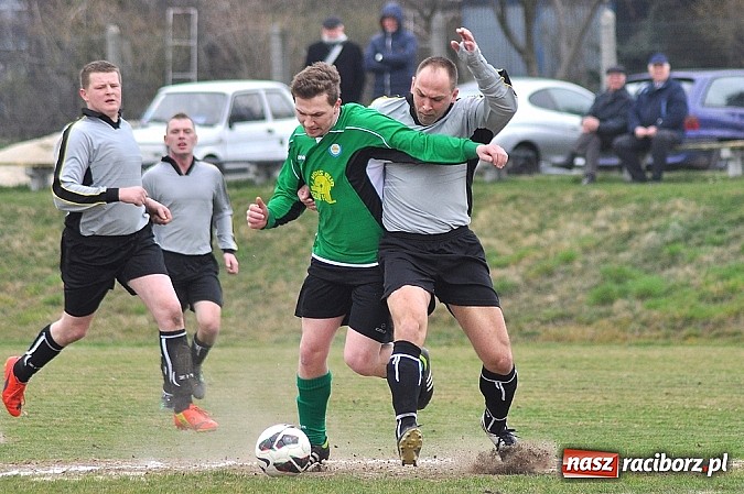 Zdjęcie w galerii na portalu naszraciborz.pl: B klasa: Podział punktów w hicie kolejki wiadomości z regionu