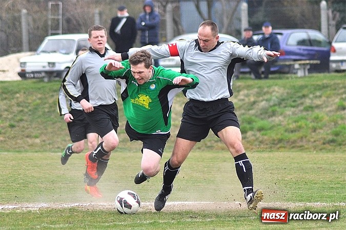 Zdjęcie w galerii na portalu naszraciborz.pl: B klasa: Podział punktów w hicie kolejki wiadomości z regionu