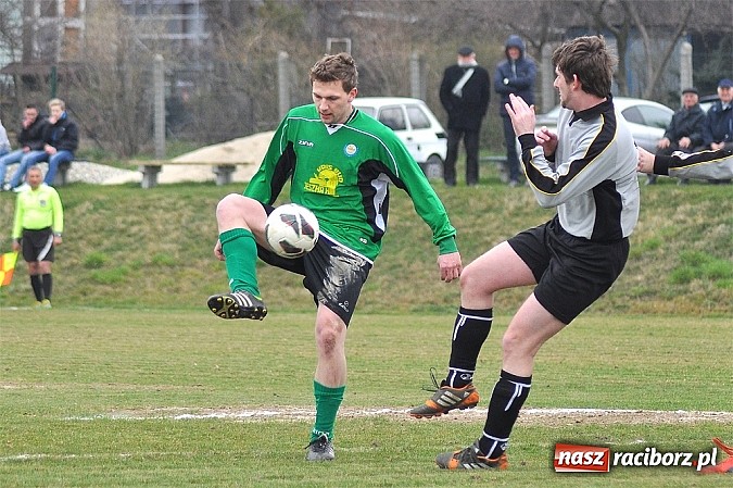 Zdjęcie w galerii na portalu naszraciborz.pl: B klasa: Podział punktów w hicie kolejki wiadomości z regionu