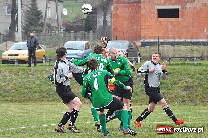 Zdjęcie w galerii na portalu naszraciborz.pl: B klasa: Podział punktów w hicie kolejki wiadomości z regionu