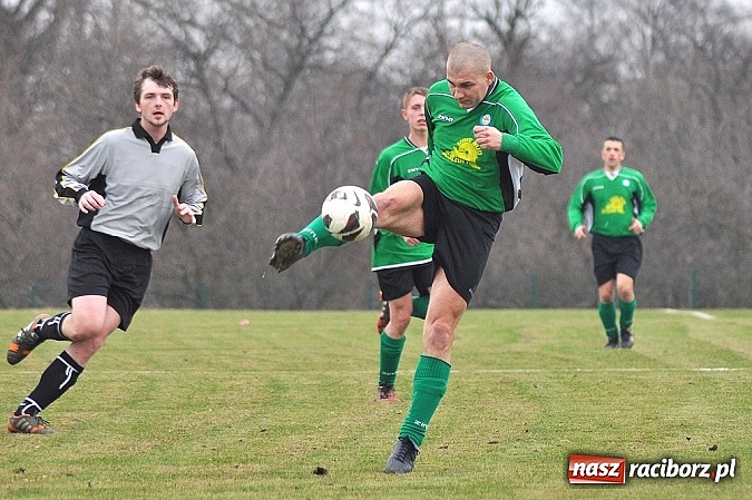 Zdjęcie w galerii na portalu naszraciborz.pl: B klasa: Podział punktów w hicie kolejki wiadomości z regionu