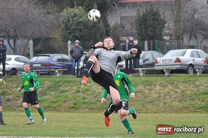 Zdjęcie w galerii na portalu naszraciborz.pl: B klasa: Podział punktów w hicie kolejki wiadomości z regionu