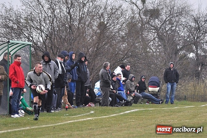 Zdjęcie w galerii na portalu naszraciborz.pl: B klasa: Podział punktów w hicie kolejki wiadomości z regionu