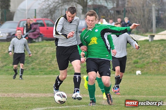 Zdjęcie w galerii na portalu naszraciborz.pl: B klasa: Podział punktów w hicie kolejki wiadomości z regionu