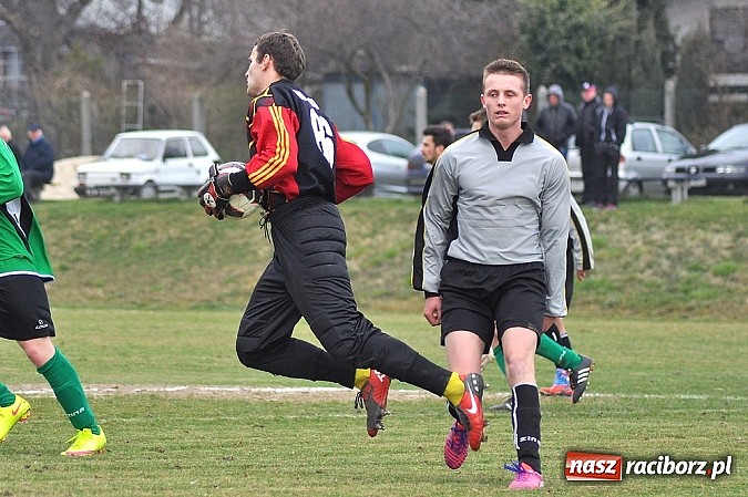 Zdjęcie w galerii na portalu naszraciborz.pl: B klasa: Podział punktów w hicie kolejki wiadomości z regionu