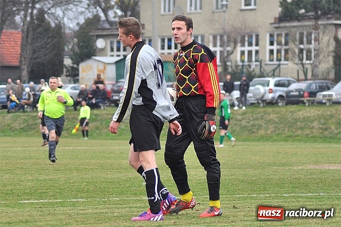 Zdjęcie w galerii na portalu naszraciborz.pl: B klasa: Podział punktów w hicie kolejki wiadomości z regionu