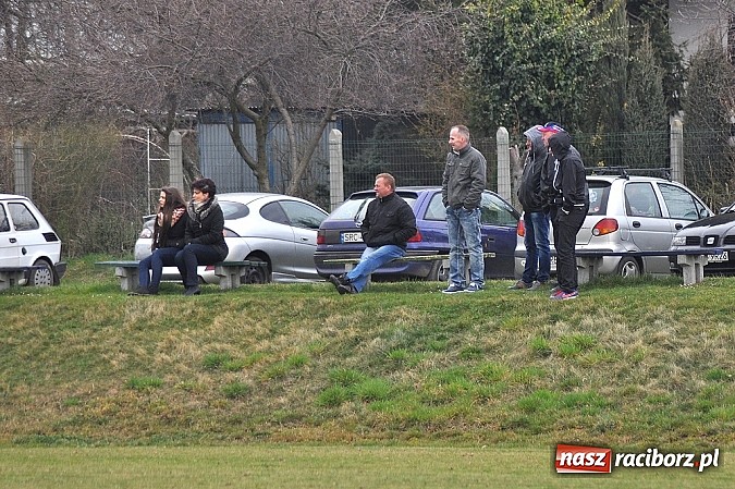 Zdjęcie w galerii na portalu naszraciborz.pl: B klasa: Podział punktów w hicie kolejki wiadomości z regionu