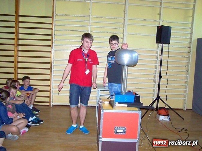 Zdjęcie w galerii na portalu naszraciborz.pl: Gimnazjum nr 5 wyr&oacute;żnione przez Centrum Nauki Kopernik wiadomości z regionu