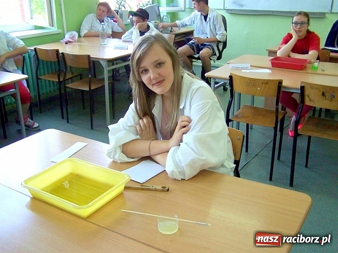 Zdjęcie w galerii na portalu naszraciborz.pl: Gimnazjum nr 5 wyr&oacute;żnione przez Centrum Nauki Kopernik wiadomości z regionu