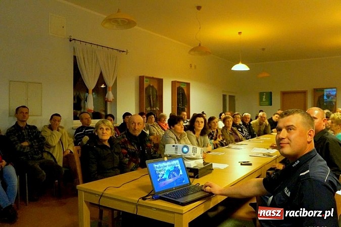 Zdjęcie w galerii na portalu naszraciborz.pl: Policjanci spotkali się z mieszkańcami Rudnika wiadomości z regionu