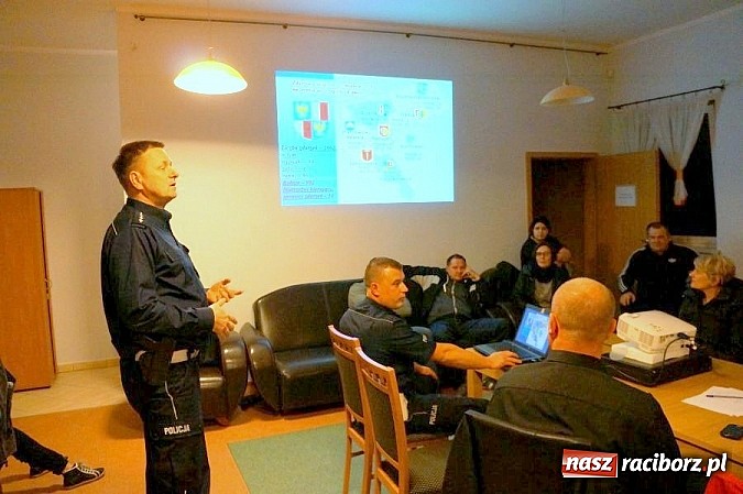 Zdjęcie w galerii na portalu naszraciborz.pl: Policjanci spotkali się z mieszkańcami Rudnika wiadomości z regionu