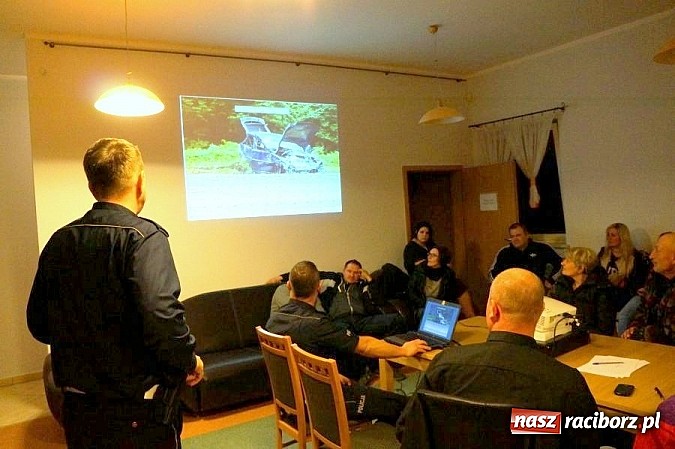 Zdjęcie w galerii na portalu naszraciborz.pl: Policjanci spotkali się z mieszkańcami Rudnika wiadomości z regionu