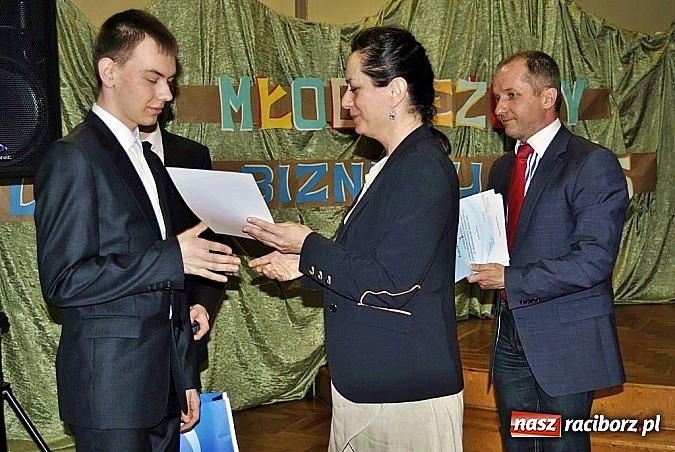 Zdjęcie w galerii na portalu naszraciborz.pl: Kolejny etap Młodzieżowego Lidera Biznesu odbył się w ZSE wiadomości z regionu
