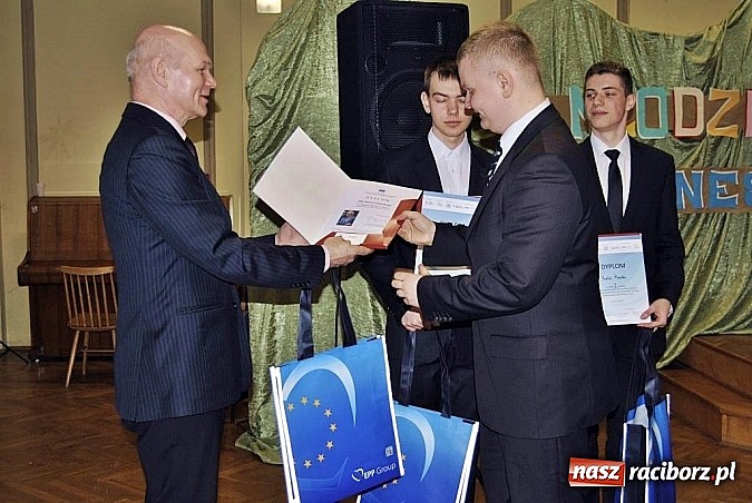 Zdjęcie w galerii na portalu naszraciborz.pl: Kolejny etap Młodzieżowego Lidera Biznesu odbył się w ZSE wiadomości z regionu
