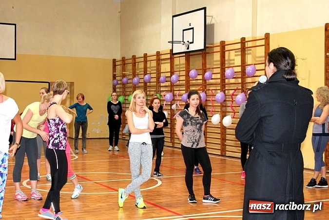 Zdjęcie w galerii na portalu naszraciborz.pl: Gimnazjum nr 5 i Przedszkole nr 15 pomagają poprzez taniec wiadomości z regionu