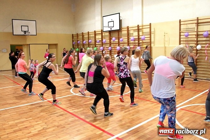 Zdjęcie w galerii na portalu naszraciborz.pl: Gimnazjum nr 5 i Przedszkole nr 15 pomagają poprzez taniec wiadomości z regionu