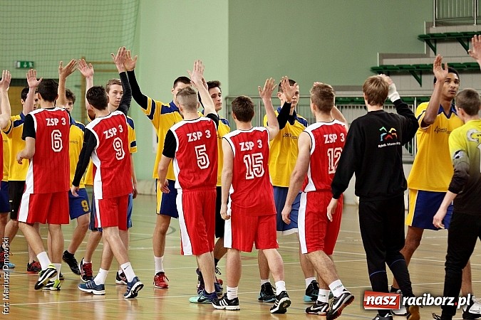 Zdjęcie w galerii na portalu naszraciborz.pl: Wojew&oacute;dzkie p&oacute;łfinały piłki ręcznej chłopc&oacute;w - sprawdź wyniki wiadomości z regionu