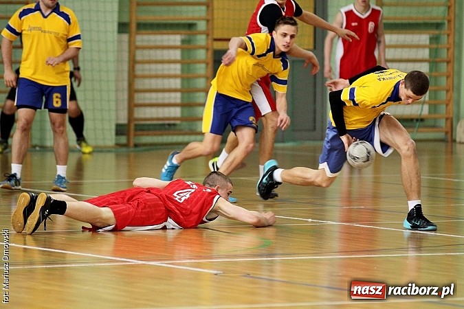 Zdjęcie w galerii na portalu naszraciborz.pl: Wojew&oacute;dzkie p&oacute;łfinały piłki ręcznej chłopc&oacute;w - sprawdź wyniki wiadomości z regionu