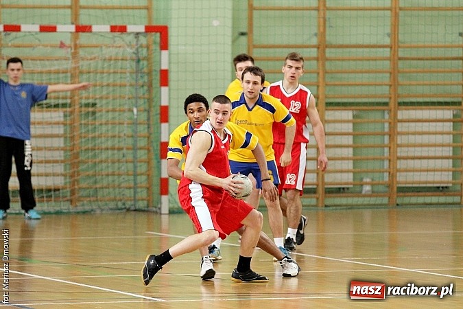 Zdjęcie w galerii na portalu naszraciborz.pl: Wojew&oacute;dzkie p&oacute;łfinały piłki ręcznej chłopc&oacute;w - sprawdź wyniki wiadomości z regionu
