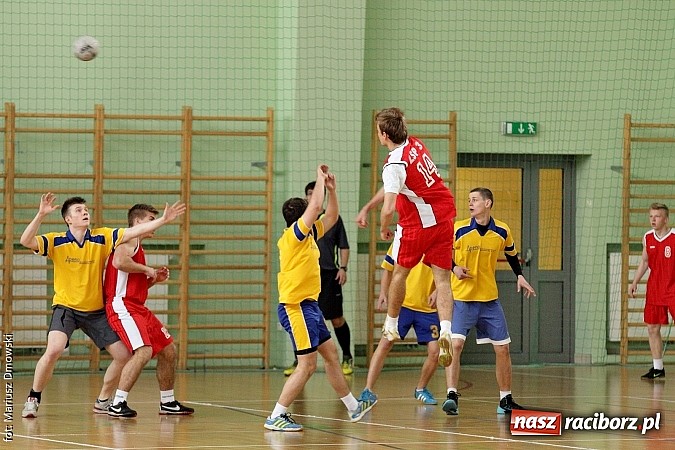 Zdjęcie w galerii na portalu naszraciborz.pl: Wojew&oacute;dzkie p&oacute;łfinały piłki ręcznej chłopc&oacute;w - sprawdź wyniki wiadomości z regionu