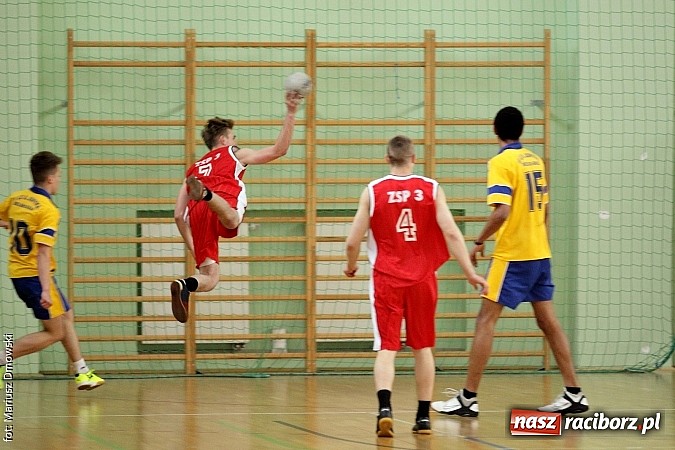 Zdjęcie w galerii na portalu naszraciborz.pl: Wojew&oacute;dzkie p&oacute;łfinały piłki ręcznej chłopc&oacute;w - sprawdź wyniki wiadomości z regionu