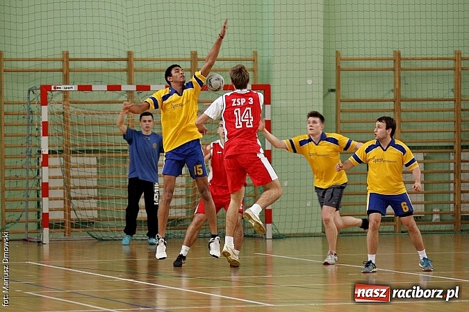 Zdjęcie w galerii na portalu naszraciborz.pl: Wojew&oacute;dzkie p&oacute;łfinały piłki ręcznej chłopc&oacute;w - sprawdź wyniki wiadomości z regionu