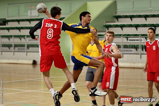 Zdjęcie w galerii na portalu naszraciborz.pl: Wojew&oacute;dzkie p&oacute;łfinały piłki ręcznej chłopc&oacute;w - sprawdź wyniki wiadomości z regionu