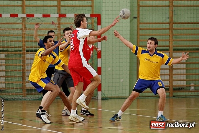 Zdjęcie w galerii na portalu naszraciborz.pl: Wojew&oacute;dzkie p&oacute;łfinały piłki ręcznej chłopc&oacute;w - sprawdź wyniki wiadomości z regionu