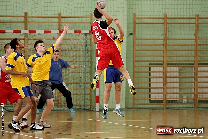 Zdjęcie w galerii na portalu naszraciborz.pl: Wojew&oacute;dzkie p&oacute;łfinały piłki ręcznej chłopc&oacute;w - sprawdź wyniki wiadomości z regionu